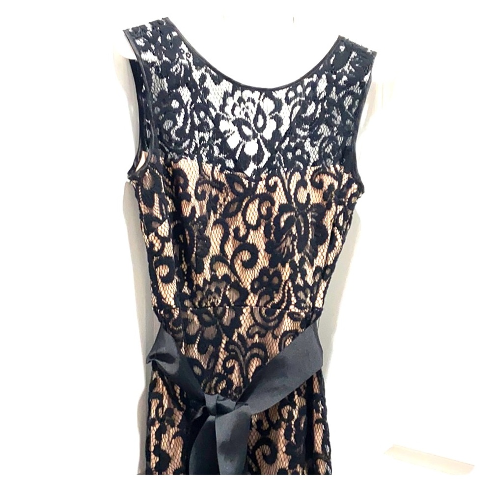 Betsy and Adam size 8 lace gown
